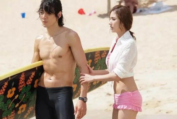 Кадр из дорамы Божественный герой