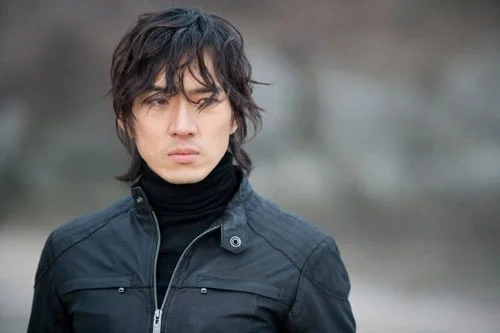 Кадр из дорамы Божественный герой