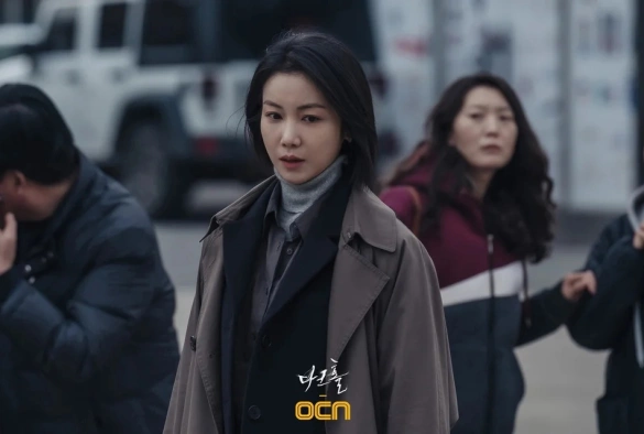 Кадр из дорамы Тёмная дыра