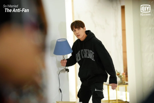 Кадр из дорамы Так я женился на антифанатке