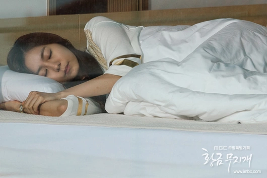 Кадр из дорамы Золотая радуга