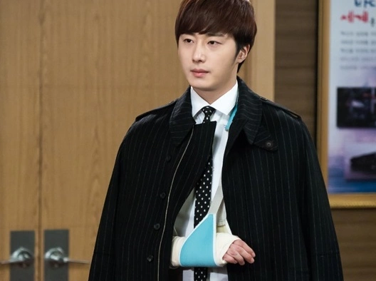 Кадр из дорамы Золотая радуга