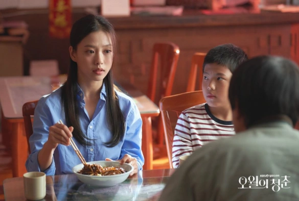 Кадр из дорамы Майская юность