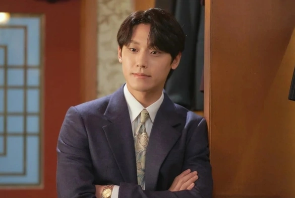 Кадр из дорамы Майская юность