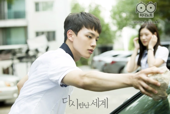 Кадр из дорамы Воссоединение миров