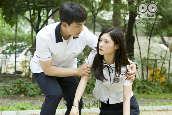 Кадр из дорамы Воссоединение миров