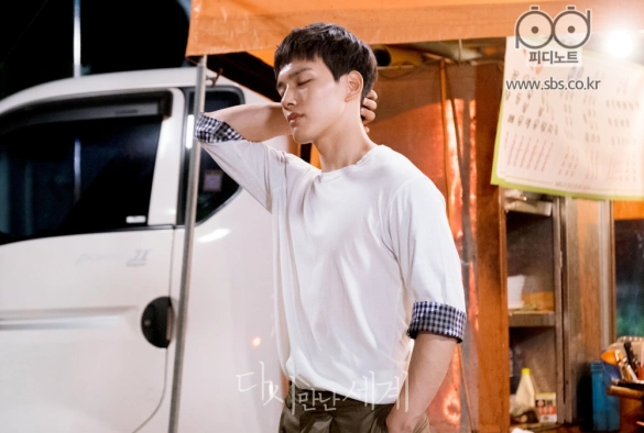 Кадр из дорамы Воссоединение миров