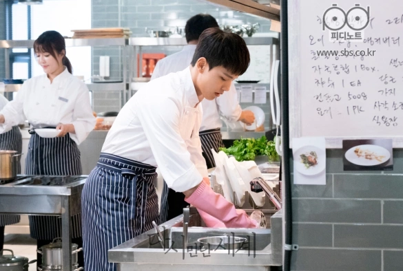 Кадр из дорамы Воссоединение миров