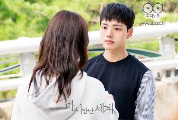 Кадр из дорамы Воссоединение миров