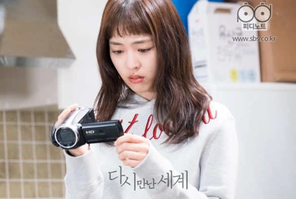 Кадр из дорамы Воссоединение миров