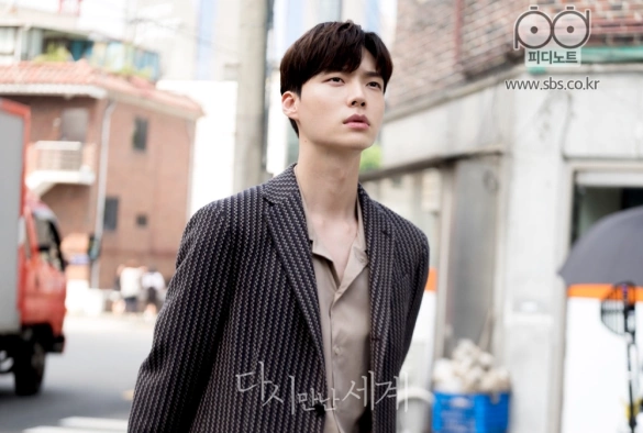 Кадр из дорамы Воссоединение миров