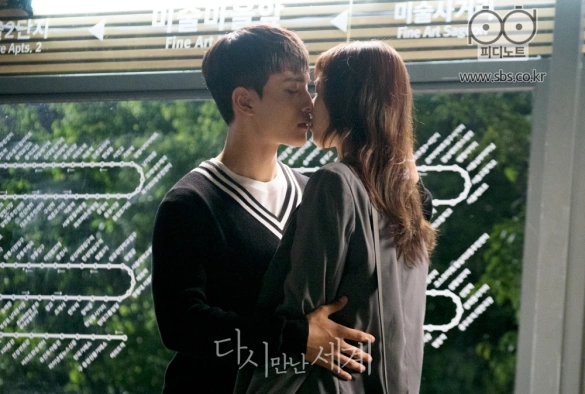 Кадр из дорамы Воссоединение миров