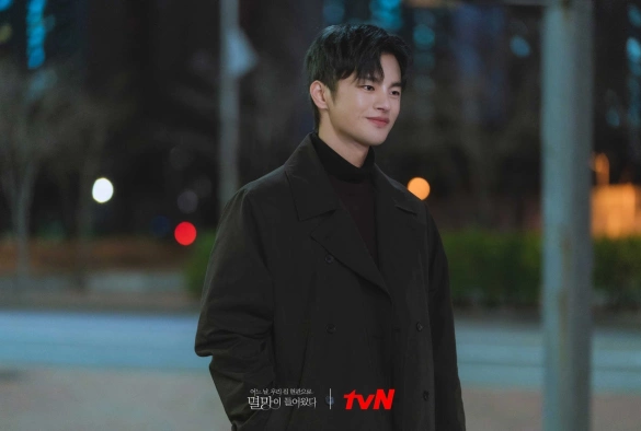 Кадр из дорамы Однажды разрушение вошло в дверь моего дома