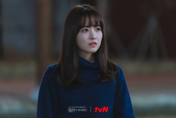 Кадр из дорамы Однажды разрушение вошло в дверь моего дома