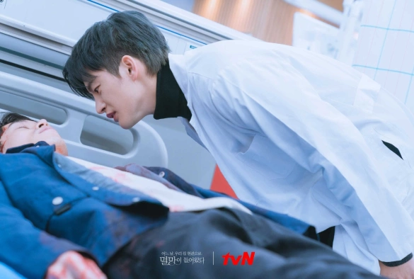 Кадр из дорамы Однажды разрушение вошло в дверь моего дома