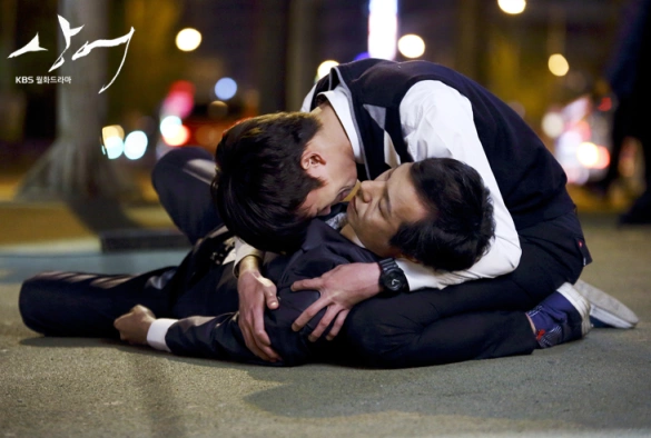 Кадр из дорамы Акула