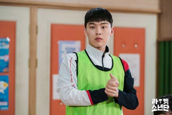 Кадр из дорамы Мальчики-ракетки