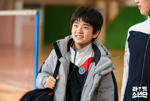 Кадр из дорамы Мальчики-ракетки