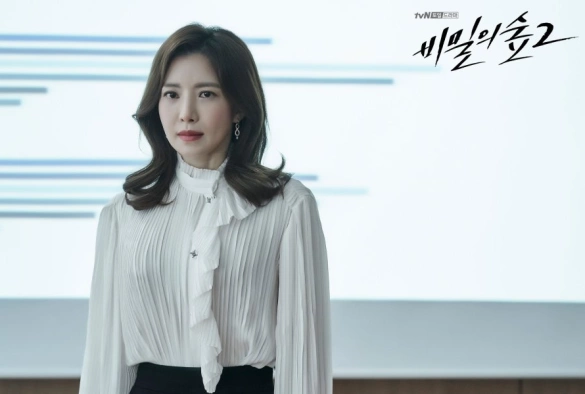 Кадр из дорамы Таинственный лес 2 сезон