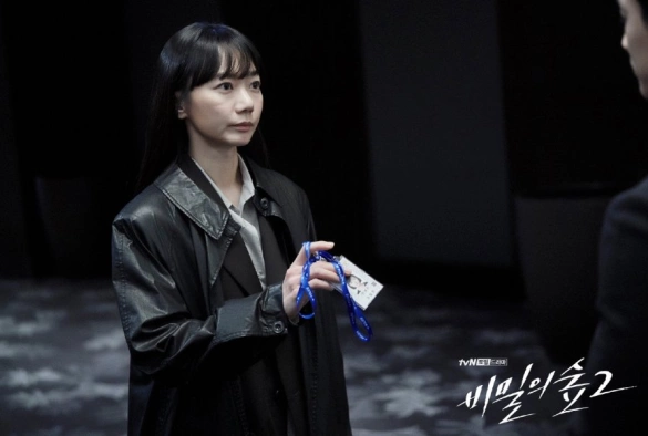 Кадр из дорамы Таинственный лес 2 сезон