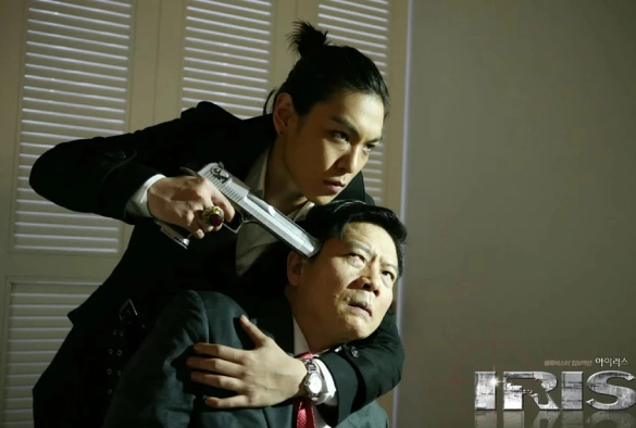 Кадр из дорамы АЙРИС