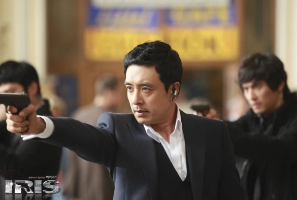 Кадр из дорамы АЙРИС