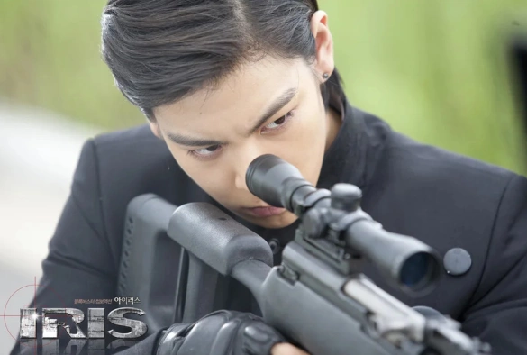 Кадр из дорамы АЙРИС