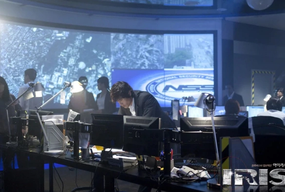 Кадр из дорамы АЙРИС