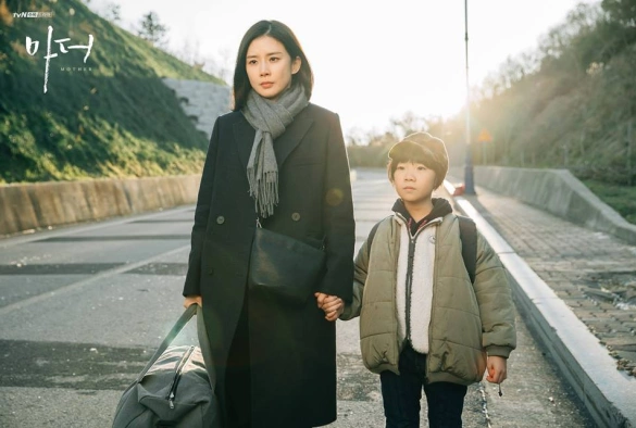 Кадр из дорамы Мама