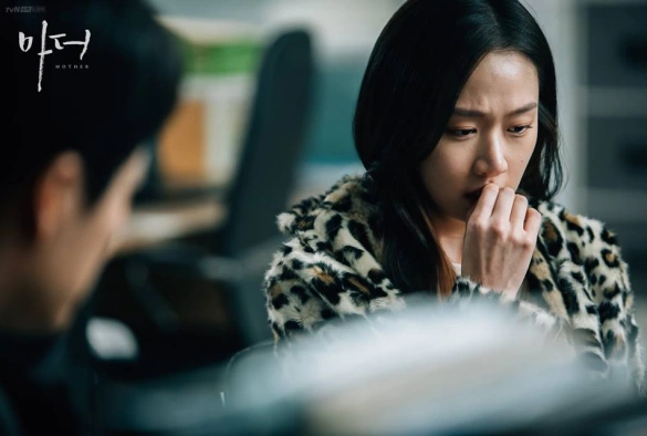 Кадр из дорамы Мама