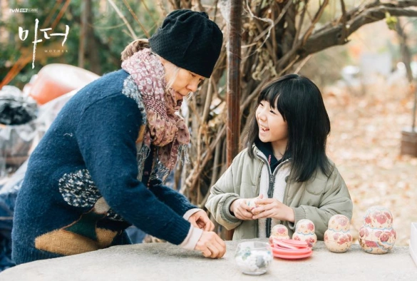 Кадр из дорамы Мама