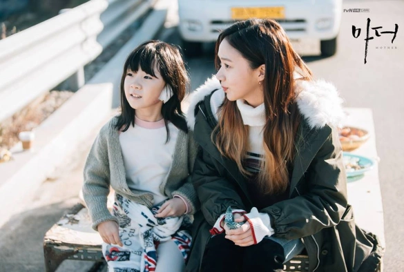 Кадр из дорамы Мама