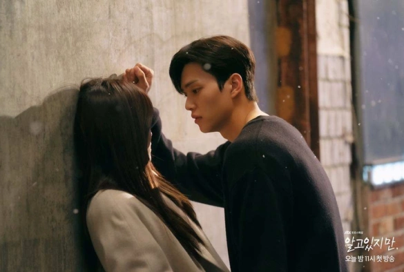 Кадр из дорамы Я знаю, но...