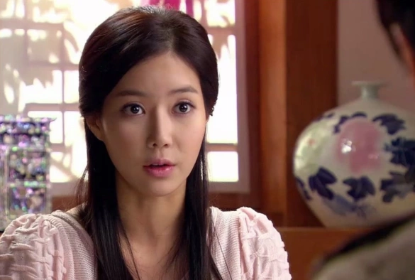 Кадр из дорамы История Кисэн