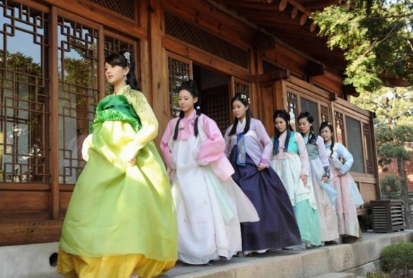 Кадр из дорамы История Кисэн