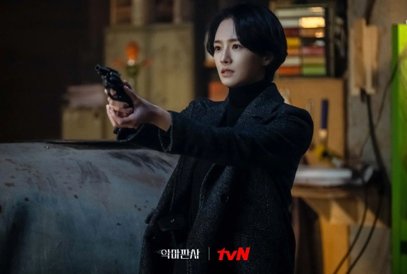 Кадр из дорамы Дьявольский судья