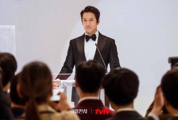 Кадр из дорамы Дьявольский судья