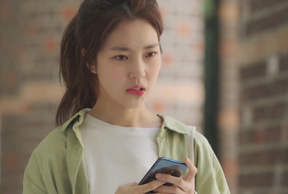 Кадр из дорамы Романтика наоборот