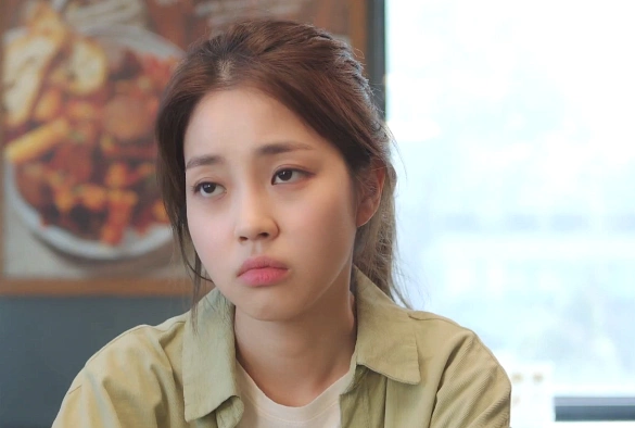 Кадр из дорамы Романтика наоборот