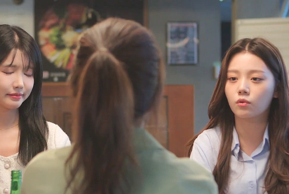 Кадр из дорамы Романтика наоборот