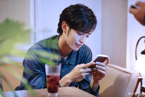 Кадр из дорамы Загадочная любовь