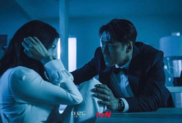 Кадр из дорамы Путь: Трагедия одного