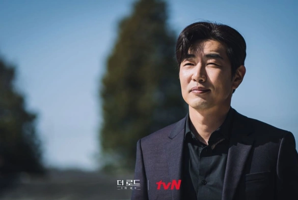 Кадр из дорамы Путь: Трагедия одного