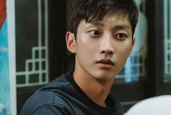 Кадр из дорамы Полицейская академия