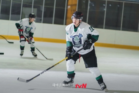 Кадр из дорамы Высший класс