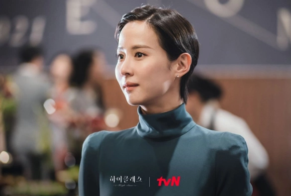 Кадр из дорамы Высший класс