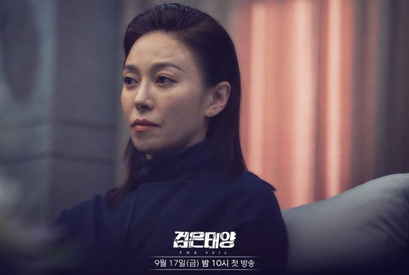 Кадр из дорамы Чёрное солнце