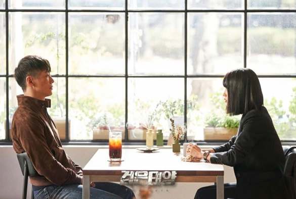 Кадр из дорамы Чёрное солнце