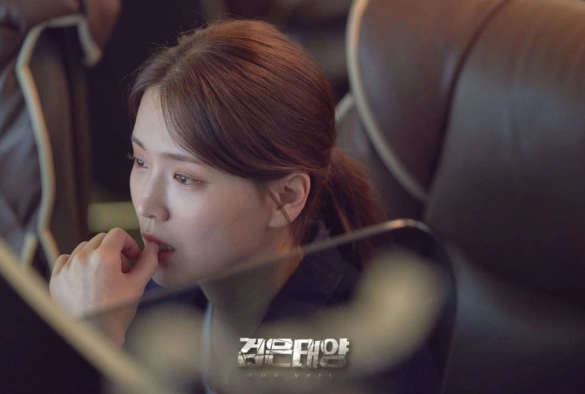 Кадр из дорамы Чёрное солнце