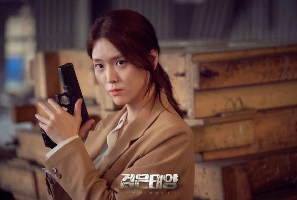 Кадр из дорамы Чёрное солнце